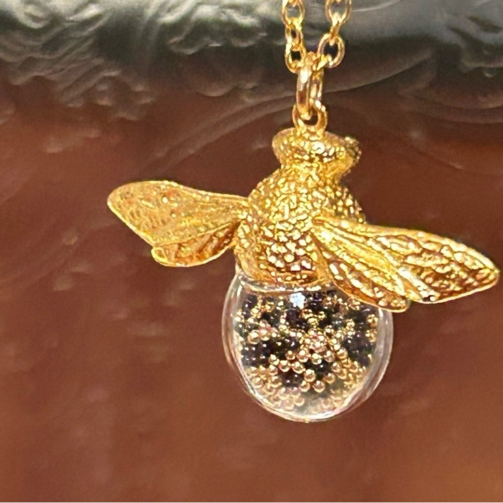 Bee Shaker N1479MV
Necklace 18K Gold Vermeil
Blown Glass Crystal Bead C Weitzman